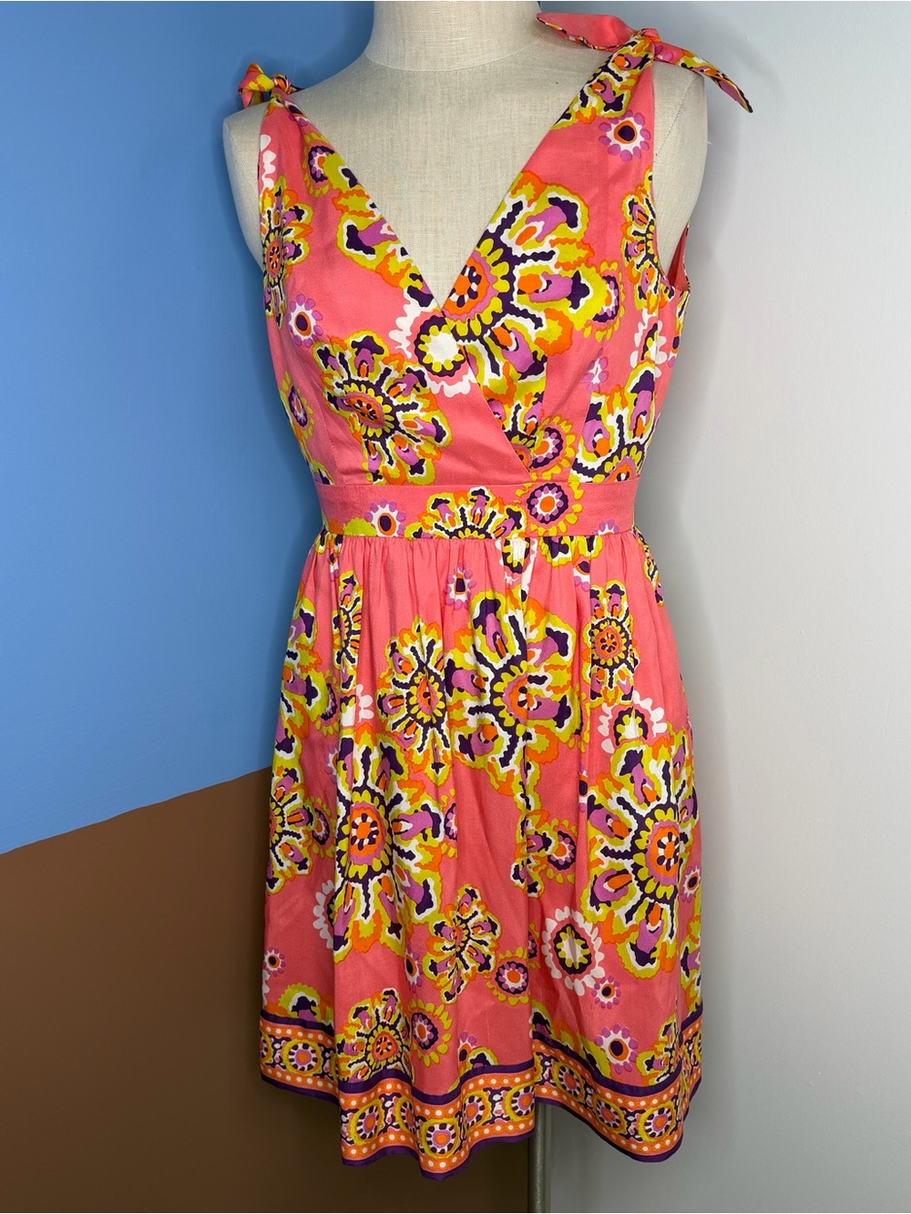 Trina Turk 100% Silk Floral Coral V-Neck Sleeveless Dress Groovy Size 2
